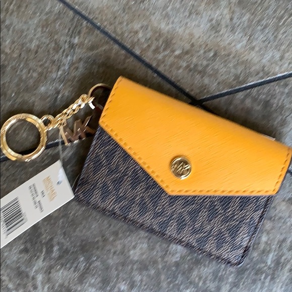 Michael Kors KALA SM FLP KY CRD CS MARIGOLD - Picture 9 of 16